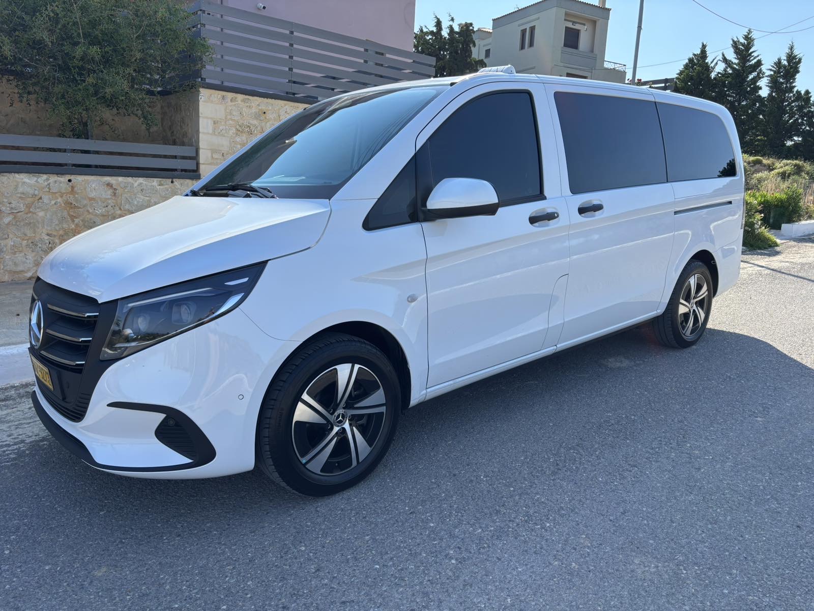 Mercedes minivan side view